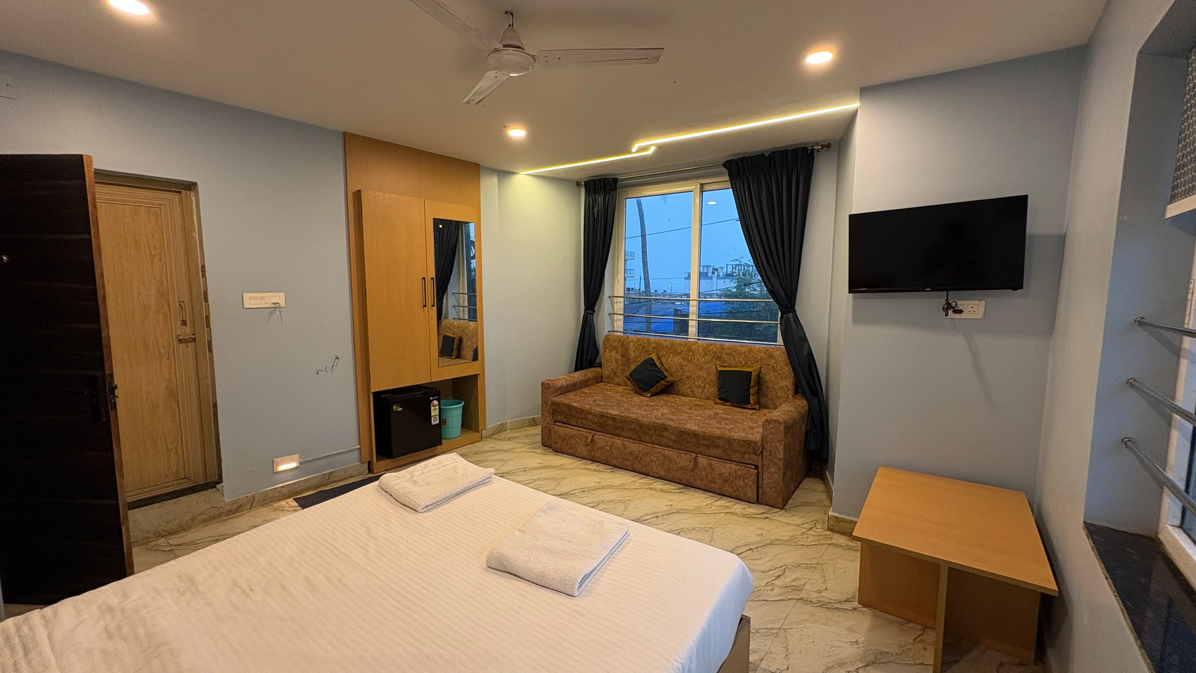Sea-view — bed & sofa
